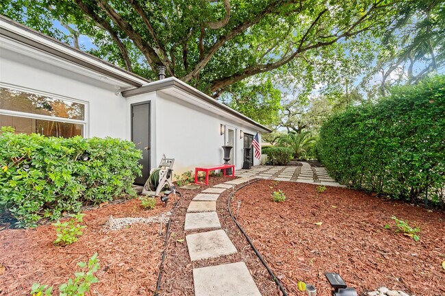 Building Photo - 1221 SW 18th St