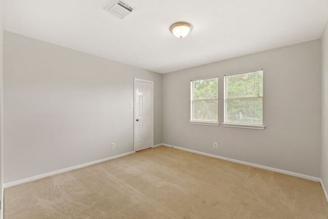 Building Photo - Spacious and Full of Character -  3,000+ S...