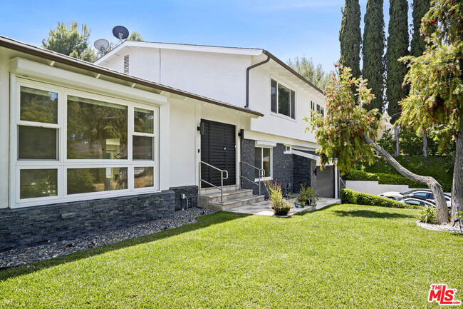 Building Photo - 16544 Park Ln Dr
