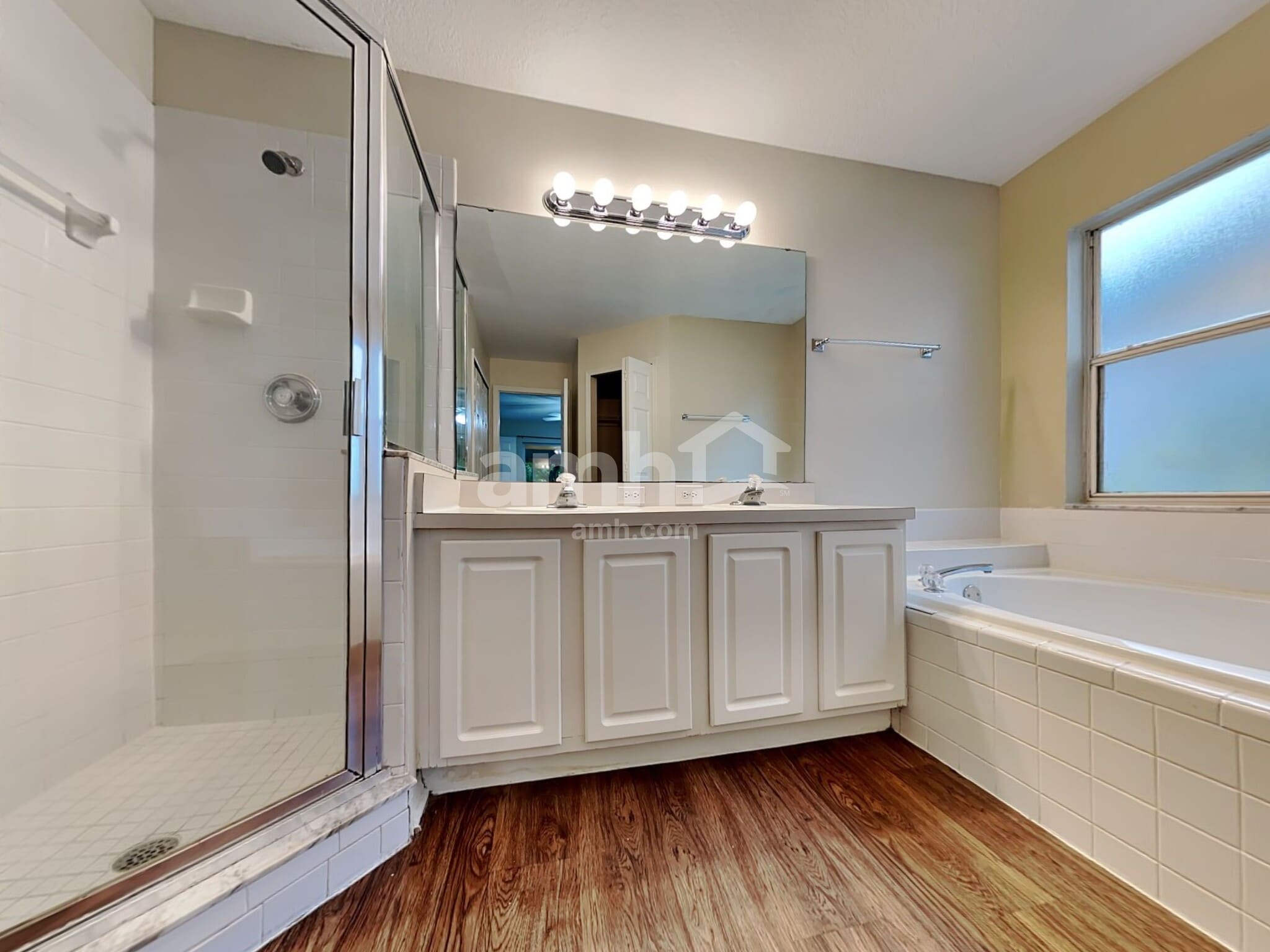 Building Photo - 4417 King Edward Dr