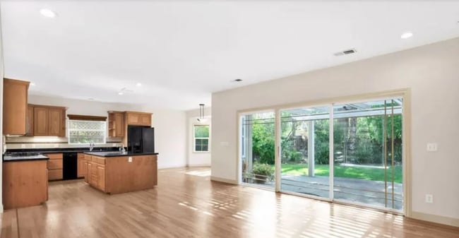 Building Photo - Spacious 4 Bed, 4 Bath Executive Home on Peaceful Cul-de-Sac!