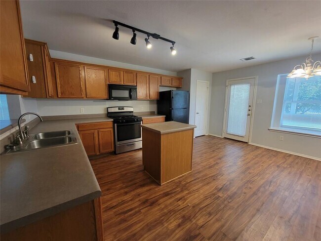 Building Photo - 152 Dressen