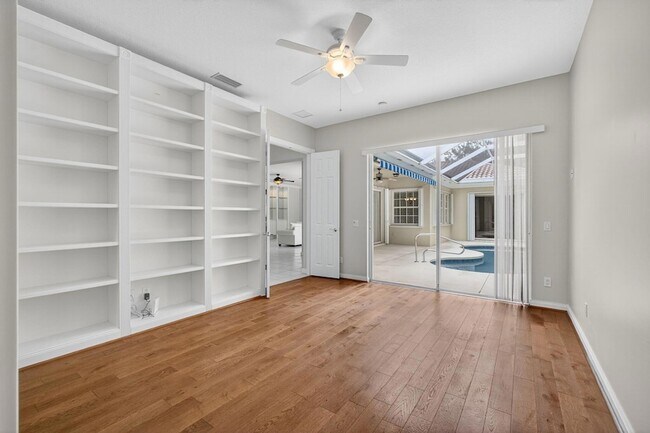 Building Photo - 121 Savona Dr