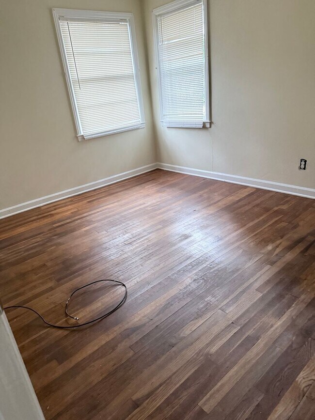 Building Photo - Derenne Dr Rental