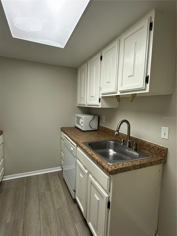 Building Photo - 6063 Village Cir S