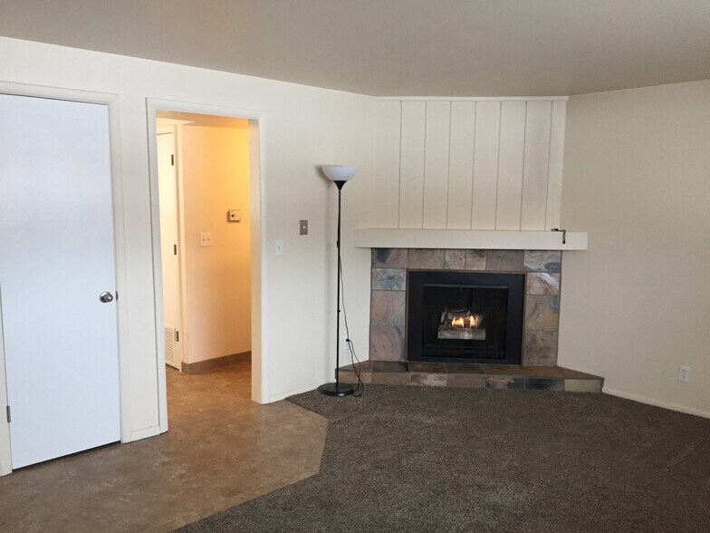 Building Photo - 1786 E Lincoln Ln