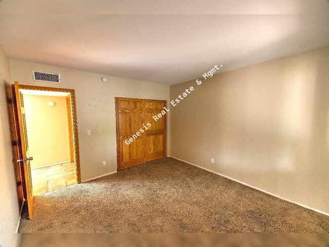 Building Photo - 4741 Calle Elegante