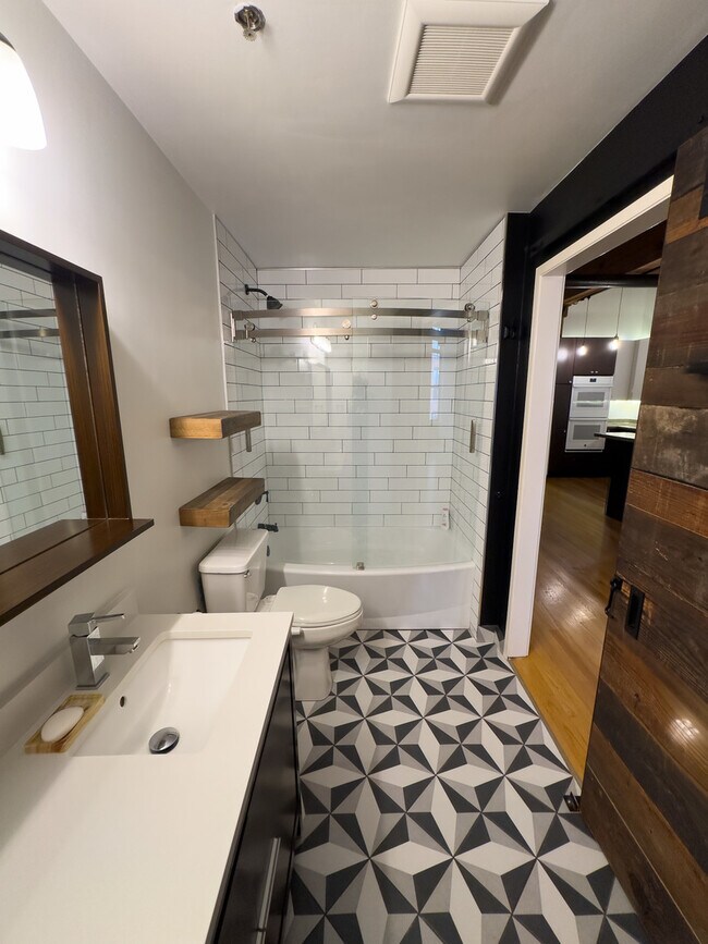 Building Photo - 701 W Jackson Blvd