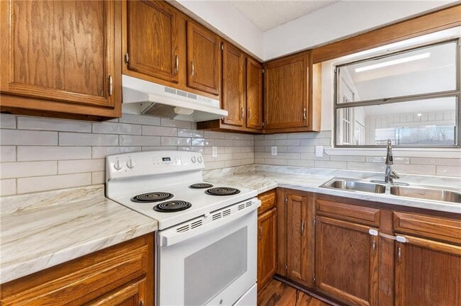 Building Photo - 153 Halleck Ln