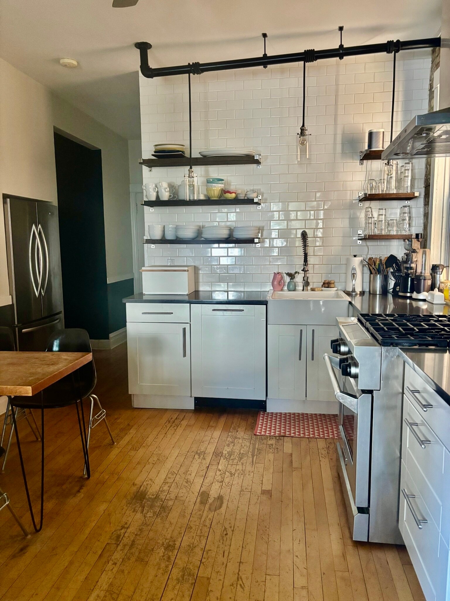Kitchen - 4532 N Albany Ave