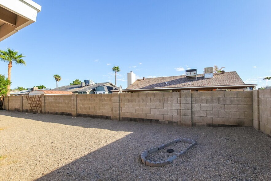 Building Photo - 5215 W Diana Ave