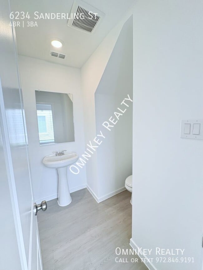 Building Photo - 6234 Sanderling St
