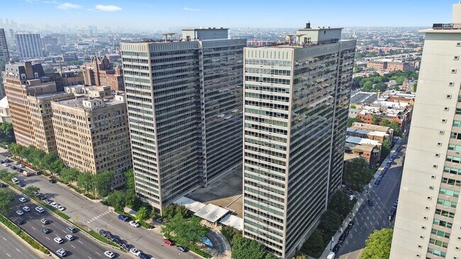 Building Photo - 3550 N Lake Shore Dr