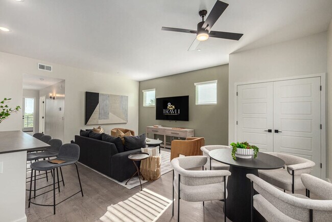 Building Photo - 6249 E Pinnacle Vista Dr