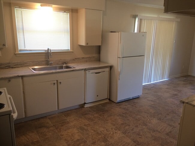 Building Photo - 717 Alice Dr