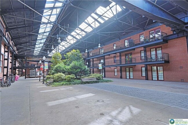 Building Photo - 11 W 2nd St