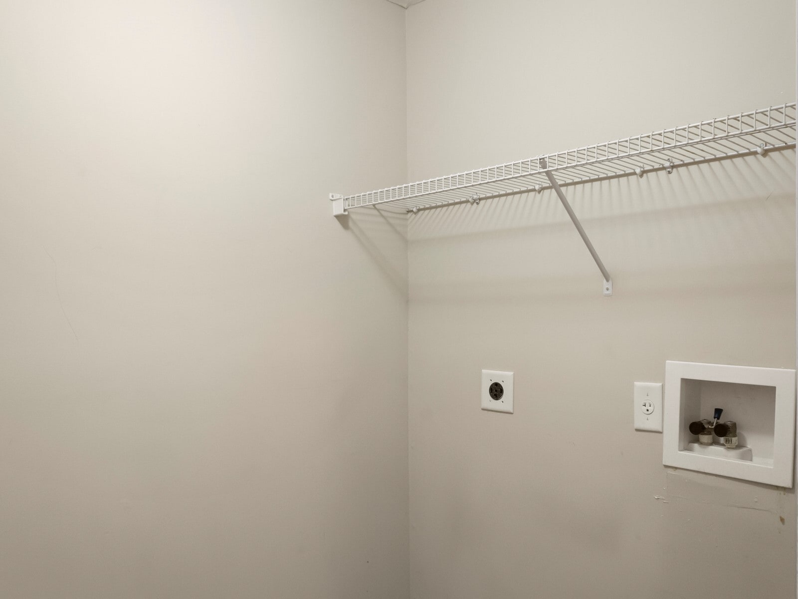 Building Photo - 443 Indian Lake Dr