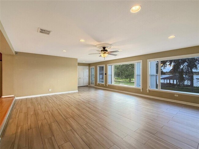 Building Photo - 117 Lake Roy Dr