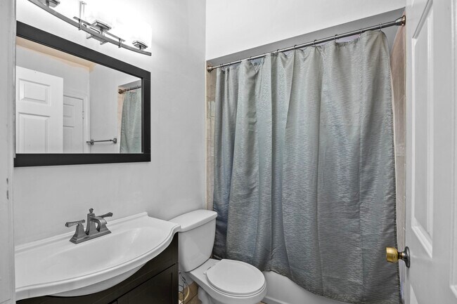 Building Photo - 15 Vía De Casas Sur