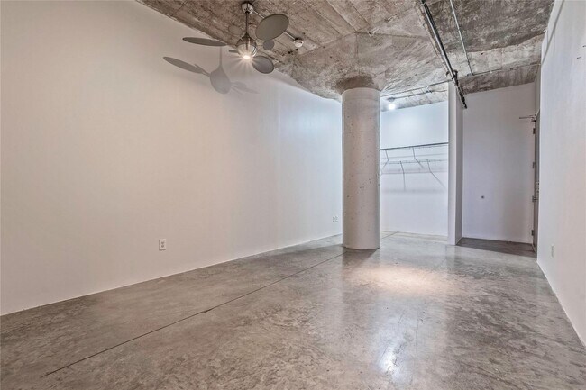 Building Photo - 1122 Jackson St