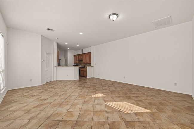 Building Photo - 14927 Tuttle Point Dr