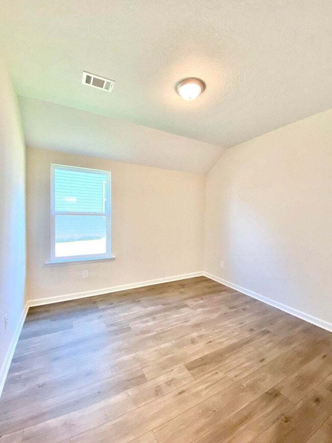 Building Photo - Summerton Village Rental!