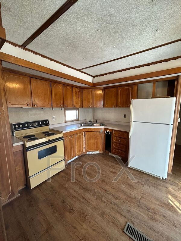 Building Photo - 24 Skyline Dr