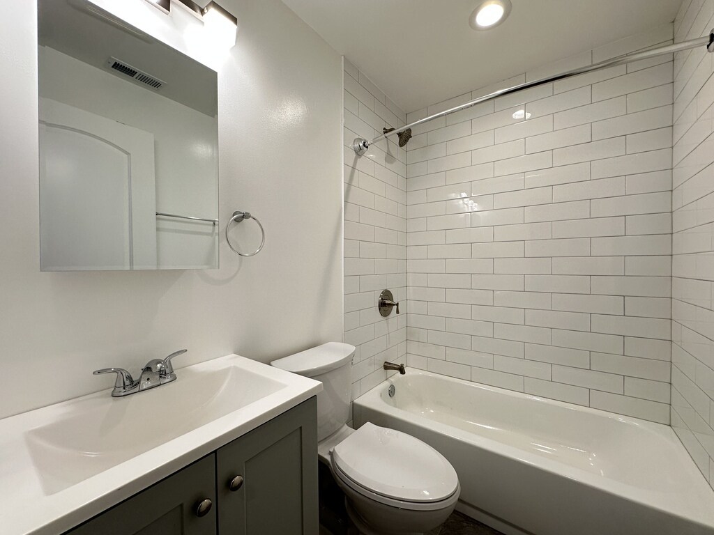 Building Photo - 5008 N Springfield Ave