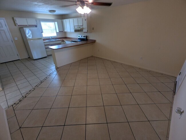 Building Photo - 824 N St Clair Abrams Ave