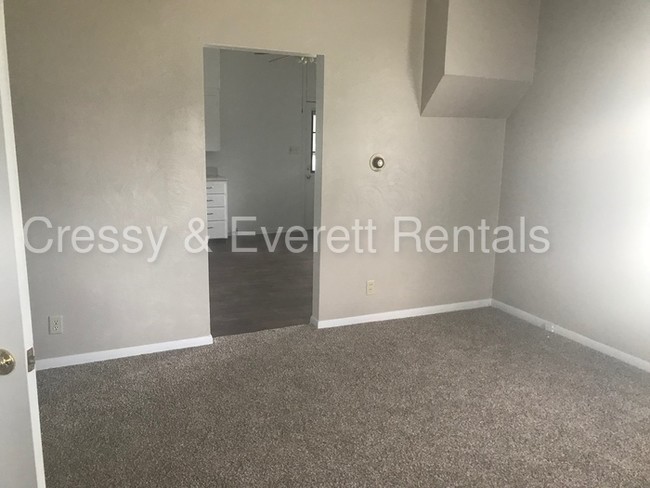 Building Photo - 4 bedroom in Mishawaka
