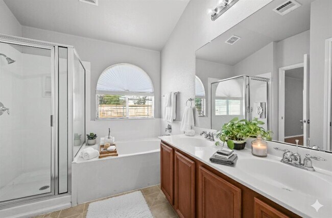 Building Photo - 267 Waterloo Dr