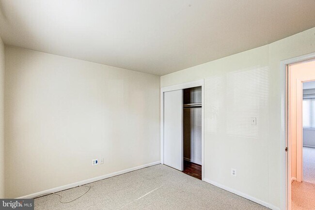 Building Photo - 926 N Edgewood St