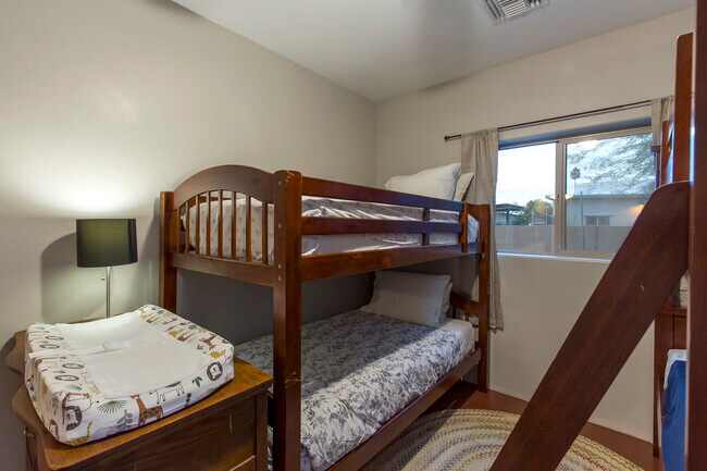 Building Photo - 3816 E Lee St