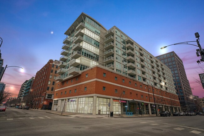 Building Photo - 909 W Washington Blvd