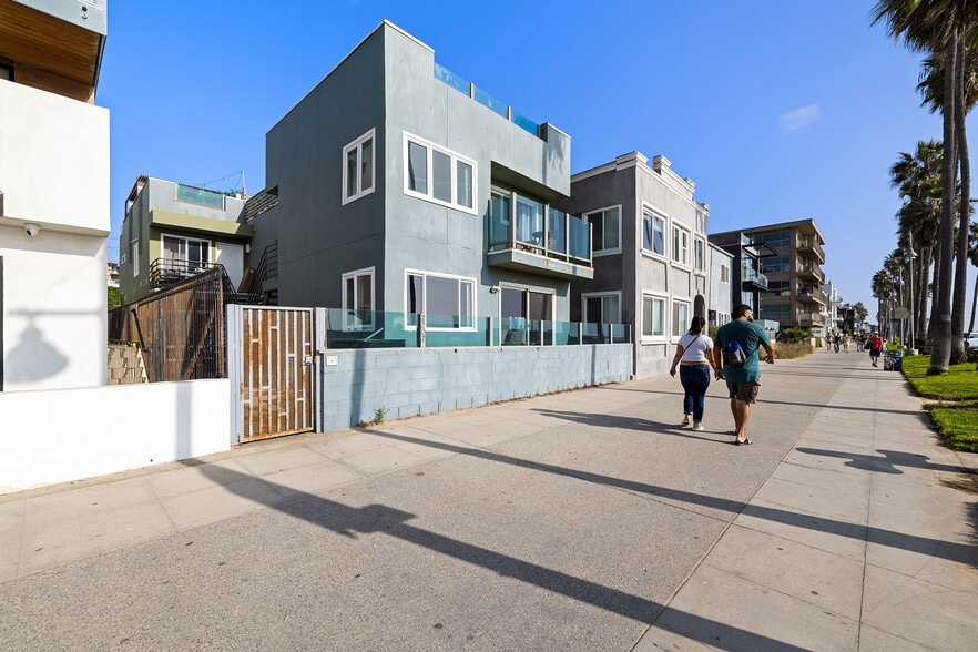 Building Photo - 2207 Ocean Front Walk