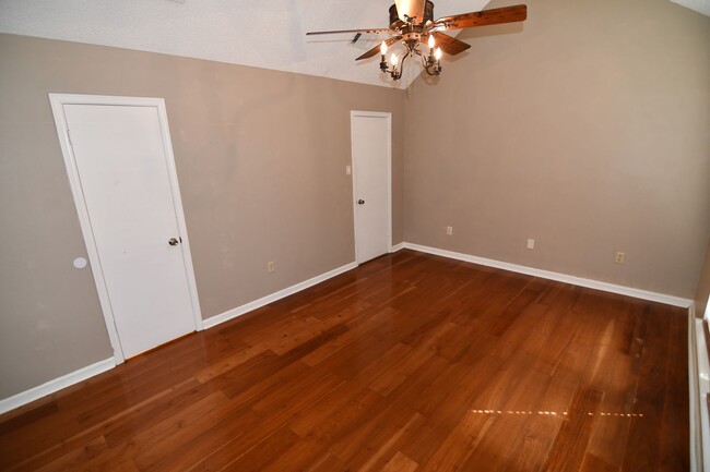 Building Photo - Location!  Location!  Updated, 2 bedroom, ...