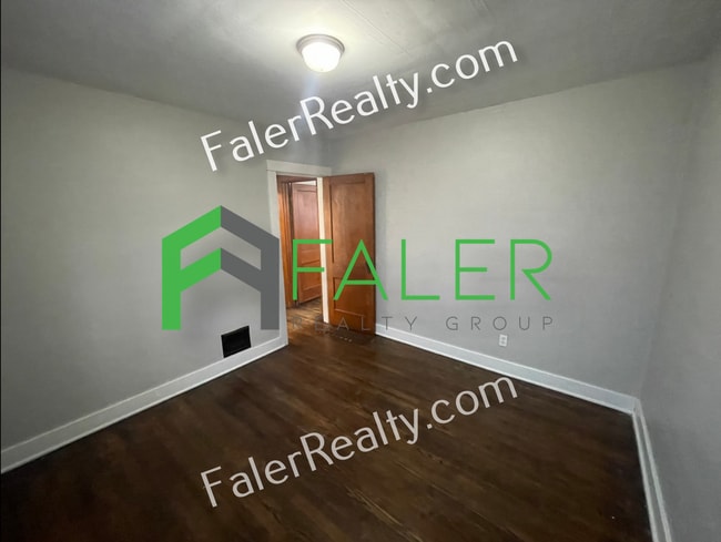 Building Photo - Spacious 2-bedroom Home w/ Detached Garage