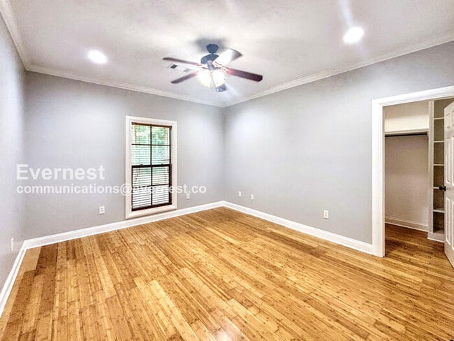 Building Photo - 4-Bedroom Home with Garage / Available Now!