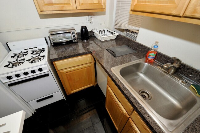 Building Photo - 416 W 46th St