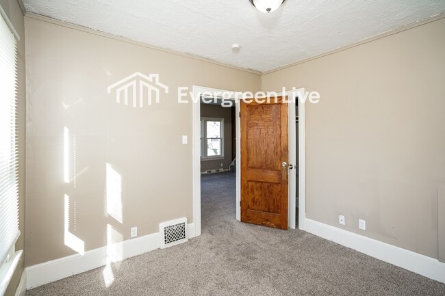 Building Photo - 2202 S 71st St