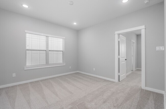 Building Photo - 8440 Berry Brush Ln
