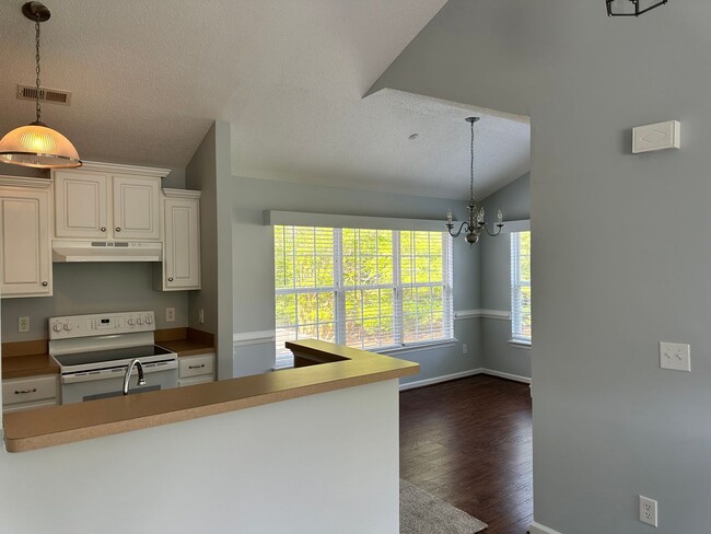 Building Photo - 2 bedroom condo in Braemar Creek!