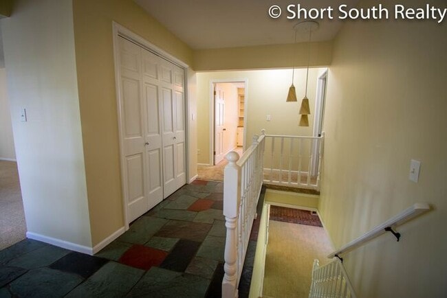 Building Photo - Rockford 4 bed 2.5 bath single family home.