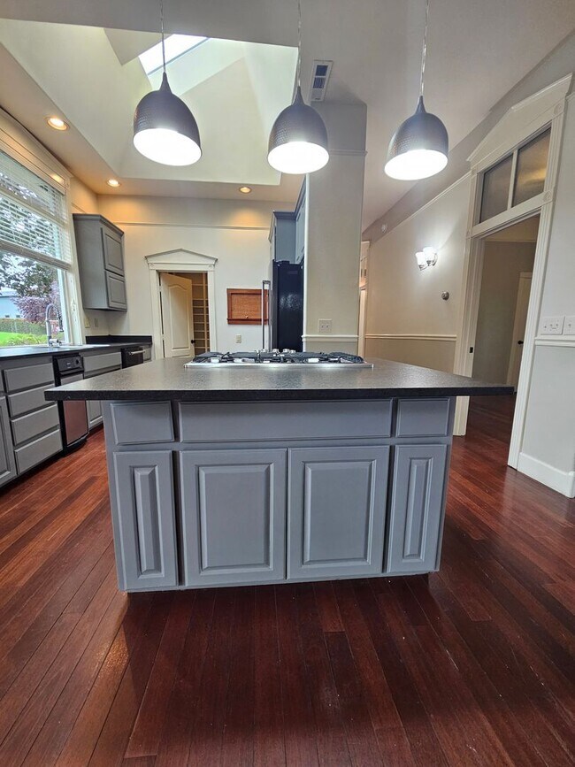 Building Photo - 2982 Rosedale Terrace