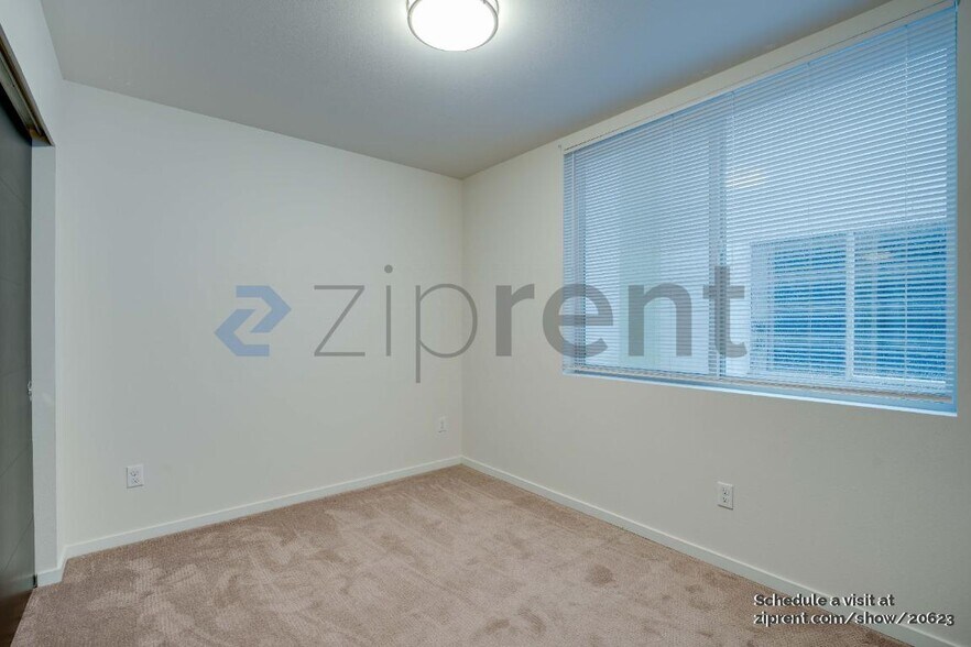 Building Photo - 4813 Delridge Wy SW