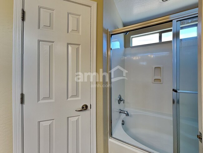 Building Photo - 9318 N 186th Ln