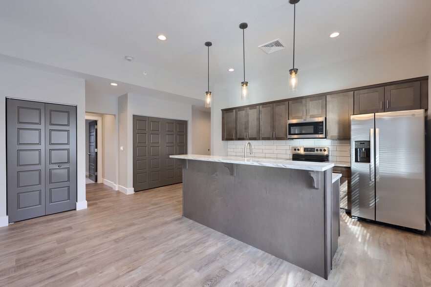 Building Photo - 117 W Main St