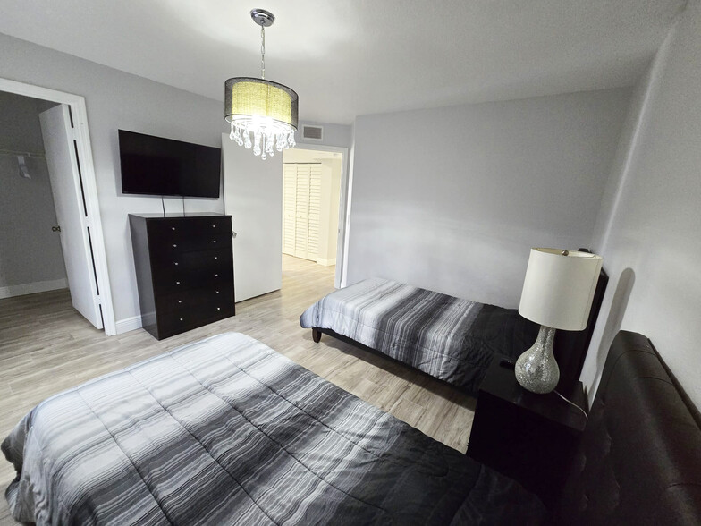 Bedroom - 7340 Westpointe Blvd