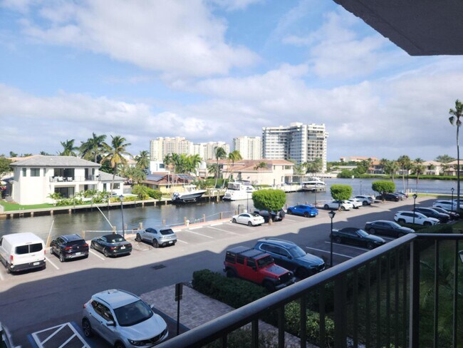 Building Photo - 899 Jeffery St