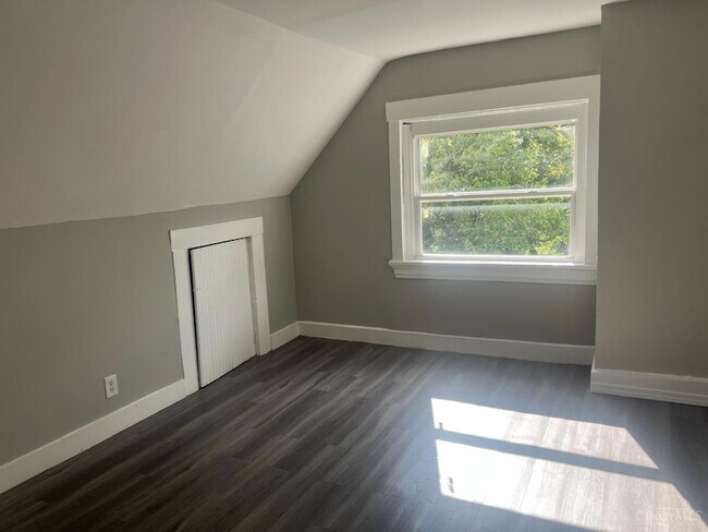 Building Photo - 737 Wells St